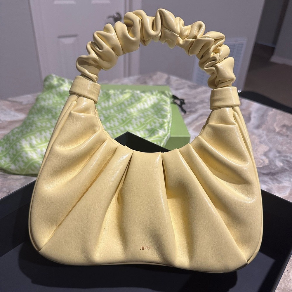 GABBI RUCHED HOBO HANDBAG - LIGHT YELLOW